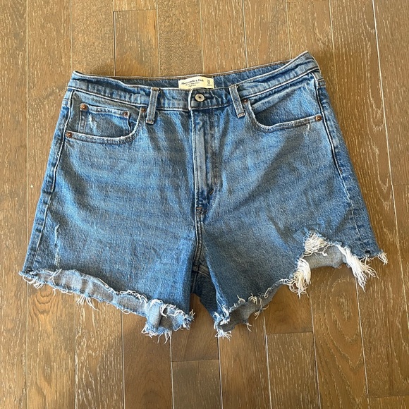 Abercrombie 4” High Rise Mom Shorts - Picture 2 of 7